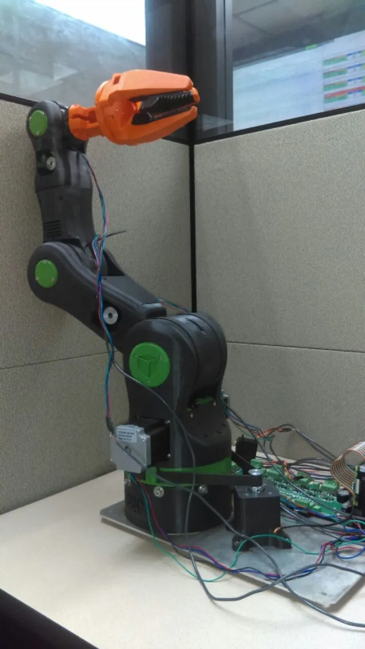 3D Printed Robotic Arm with Grip GoEngineer