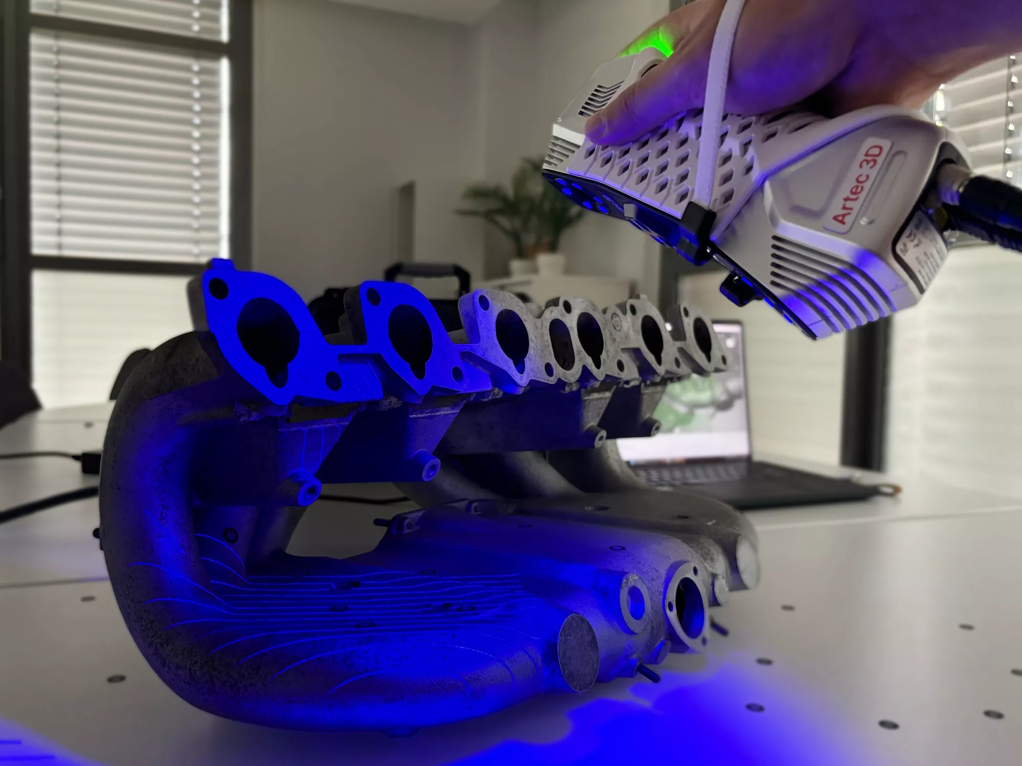 Switch Between 3 Laser Modes for Precise 3D Scanning With the Artec Point.