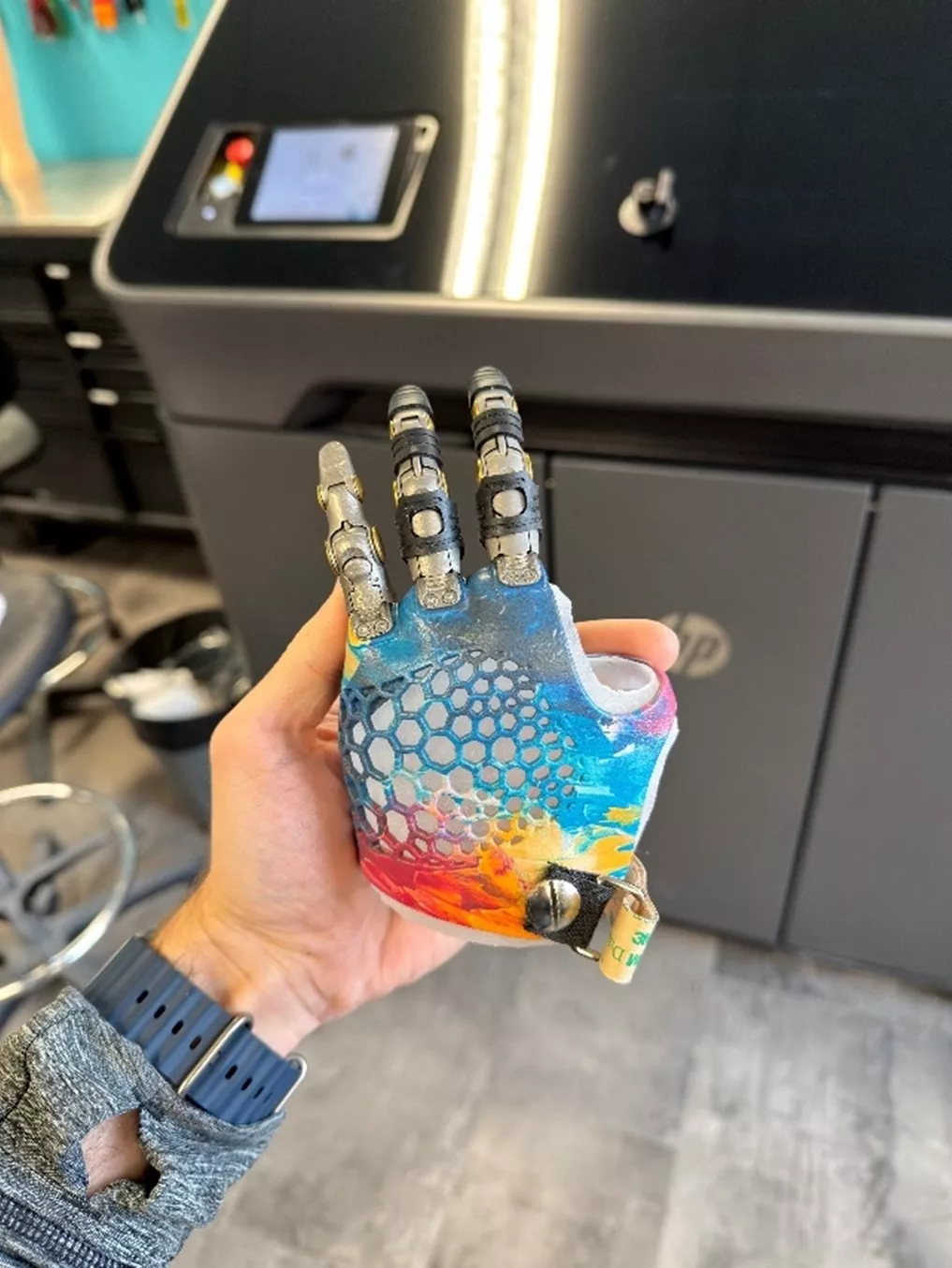 https://cdn.goengineer.com/customized-hand-prosthesis-aculp-hp-3d-printers.jpg?languageIso=en-us&format=webp