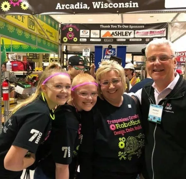 STEM and SOLIDWORKS Advocate, Betty Baker and team, TC Robotics FIRST robotics Competition Team 7021 & Don Bossi (FIRST). Image Courtesy of SolidWorks 